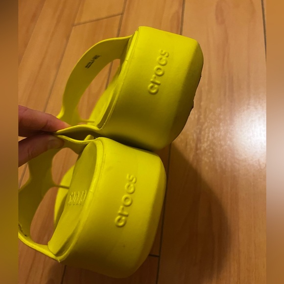 Croc’s Women’s Platform Sandals Size 9 Yellow - Picture 4 of 7